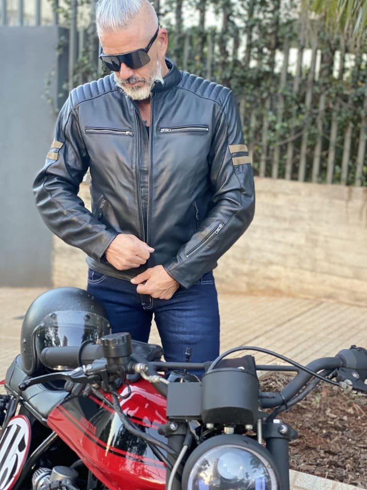 Movimiento-subiendose-la-cremallera